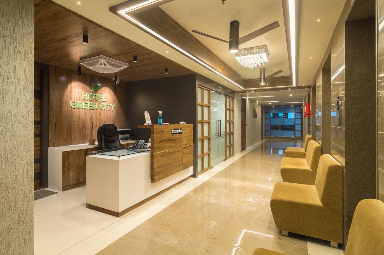 Hotel Green City Гандинагар Екстериор снимка
