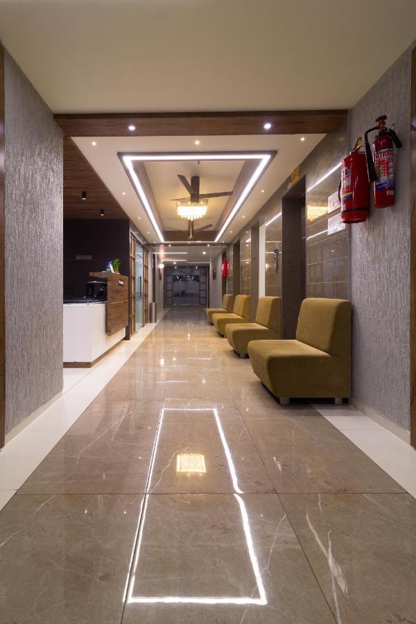 Hotel Green City Гандинагар Екстериор снимка